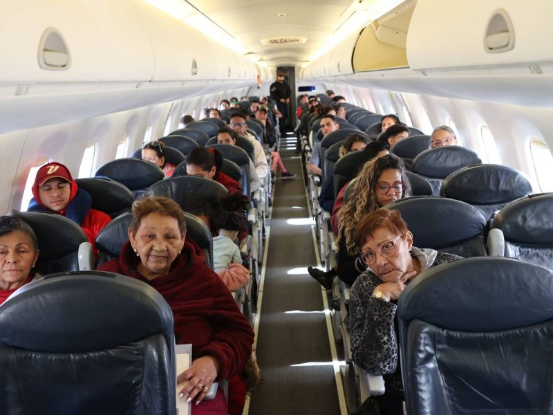 Primer vuelo desde Bolivia repatria a 59 venezolanos este 21 de agosto