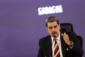 Maduro dice que mantienen canales de comunicación abiertos con EEUU pero denuncia "amenaza brutal"