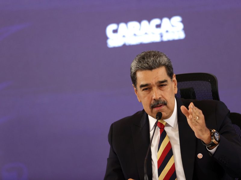 Maduro dice que mantienen canales de comunicación abiertos con EEUU pero denuncia "amenaza brutal"