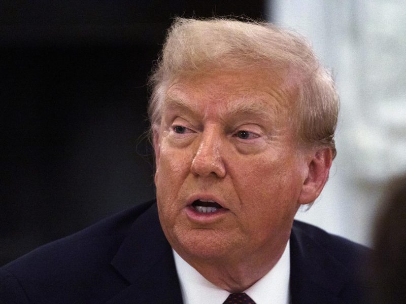 Trump advierte a Venezuela que derribará sus aviones si ponen en peligro a militares de EEUU
