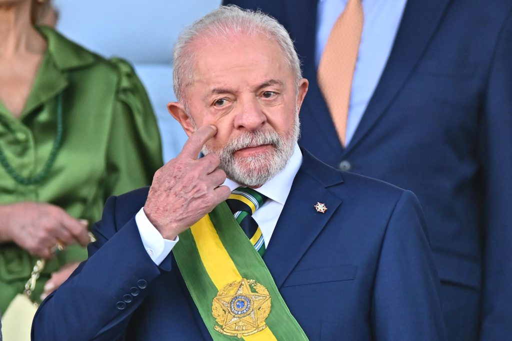 Lula critica presencia militar de EEUU en el Caribe durante cumbre de los Brics
