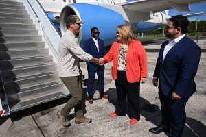 https://efectococuyo.com/internacionales/secretario-de-guerra-de-eeuu-visita-puerto-rico-en-medio-de-polemicas-maniobras-militares/