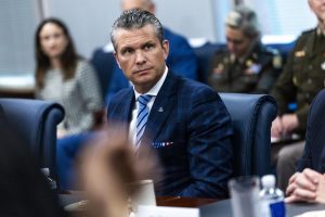 "Maduro tiene muchas decisiones que tomar", advierte Hegseth, secretario de Guerra de EEUU