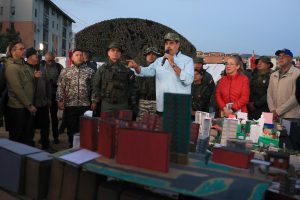 Maduro activa "Plan Independencia 200" en "284 frentes de batalla"