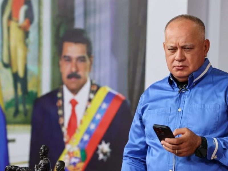 Cabello señala a primera ministra de Trinidad por ataque de EEUU a lancha que salió de Venezuela