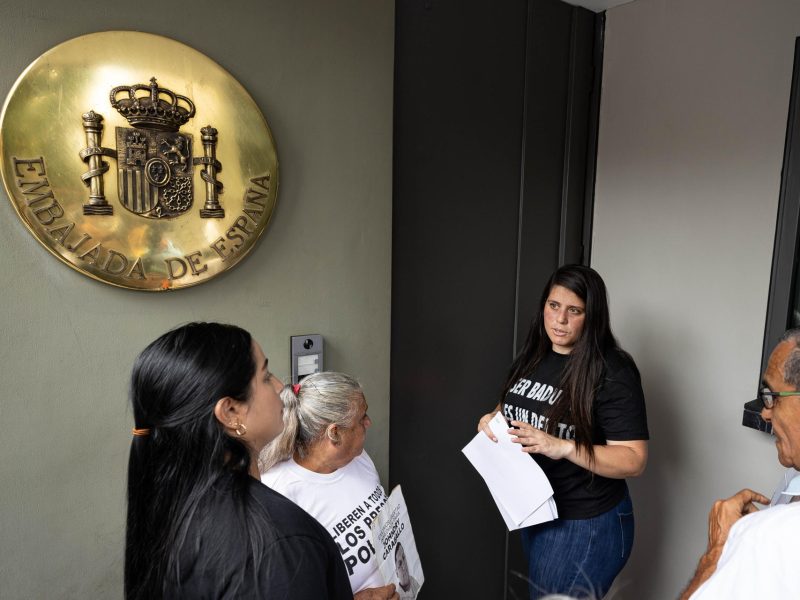 Andreína Baduel anuncia que después de 41 días en aislamiento su hermano Josnars recibió una visita familiar