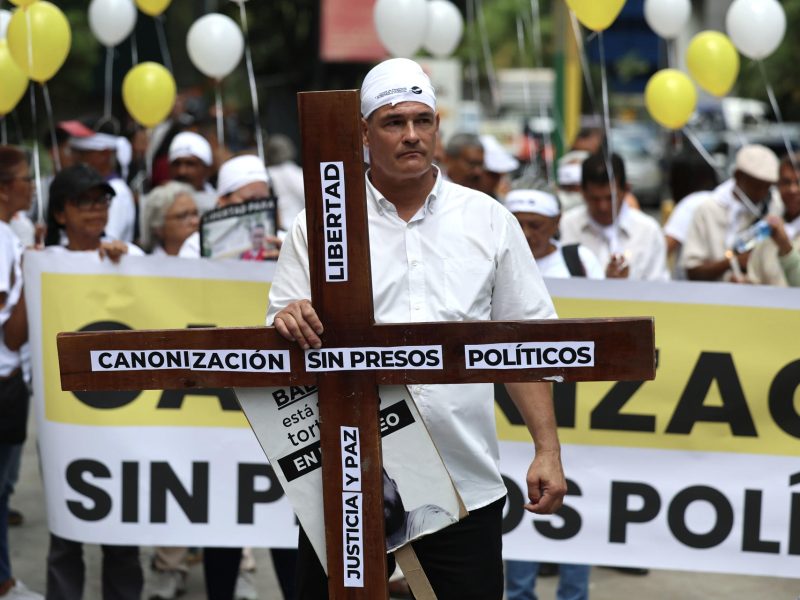 HRW advierte que decenas de presos políticos en Venezuela tienen meses incomunicados