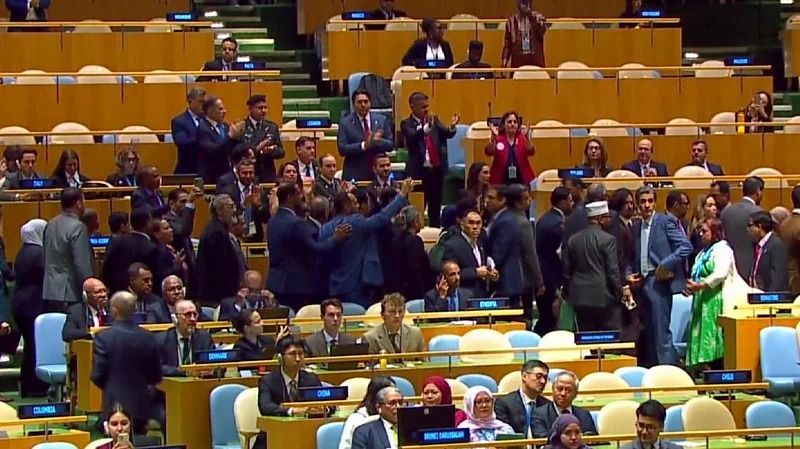 El momento en que decenas abuchean a Netanyahu y se retiran de la Asamblea General de la ONU cuando el mandatario de Israel sube al estrado para hablar