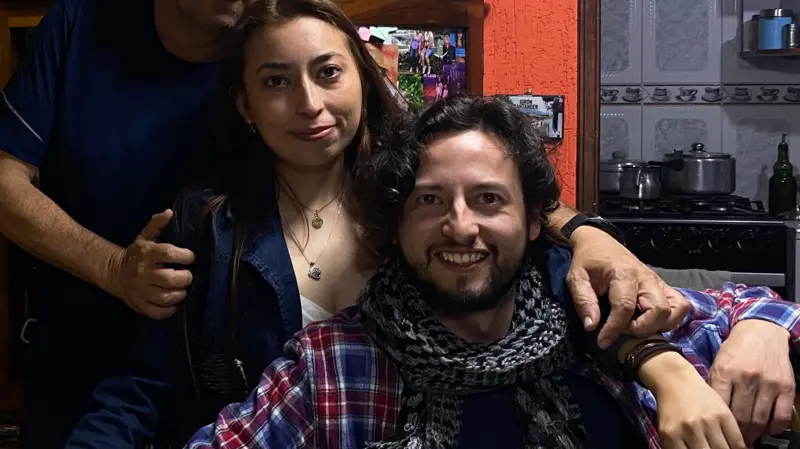 "Mi hermano desapareció y al mes lo acusaron de mercenario": la incertidumbre que rodea a las decenas de colombianos que están siendo detenidos en Venezuela
