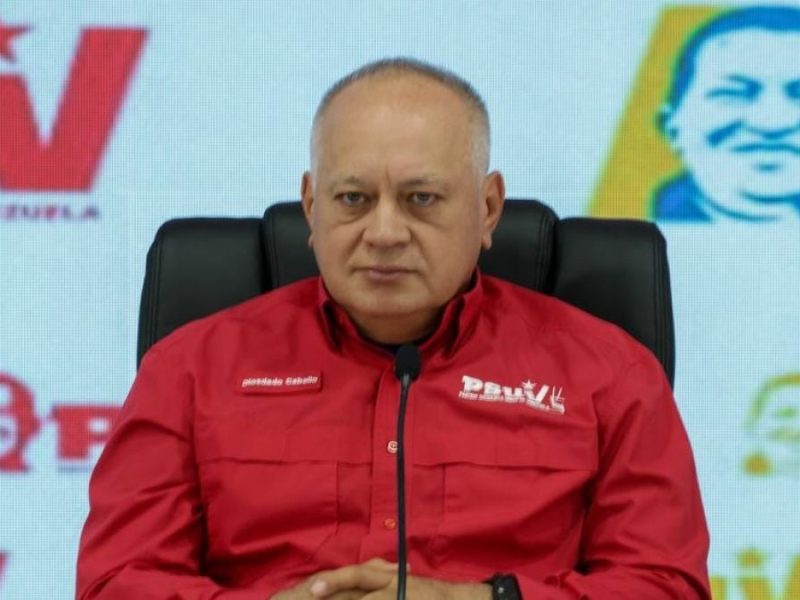 Cabello: El Estado ha decidido que las armas deben estar en manos del pueblo para su protección