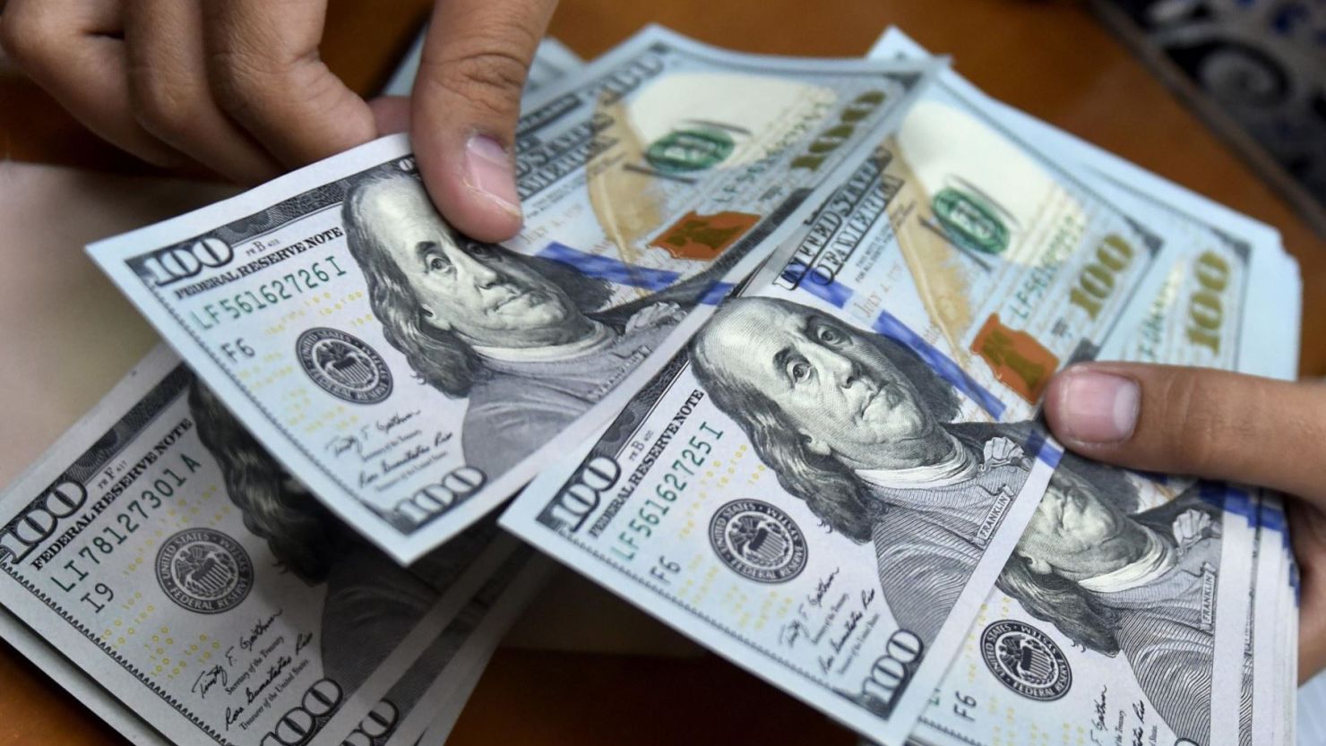 Pese a la desaceleración que resaltan el BCV y Barrett, el dólar sigue imparable