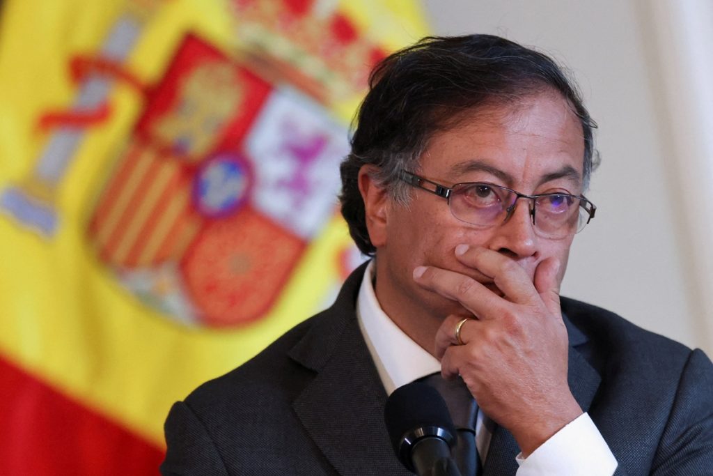 Congresista colombiana pide suspender a Gustavo Petro como p