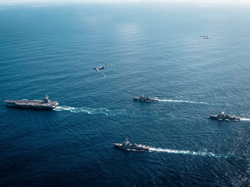Tres meses del despliegue militar de EEUU en el Caribe: suben expectativas de negociaciones pero también de ataques en el terreno