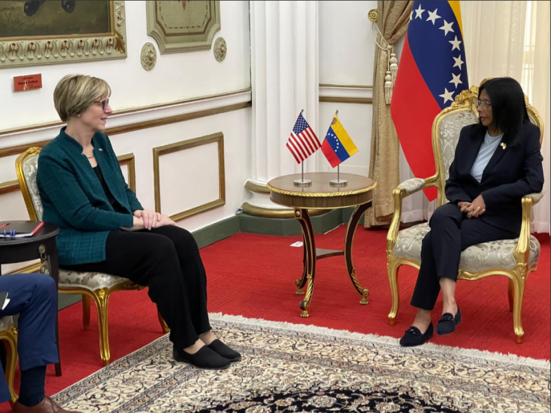 Presencia de encargada de negocios de EEUU en Venezuela: Consolida influencia diplomática y control económico