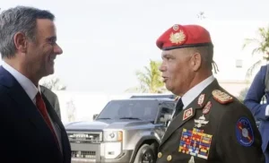 En que se traduce supervisión militar de EEUU sobre Venezuela: González López viene a dirigir los cambios, señalan analistas 