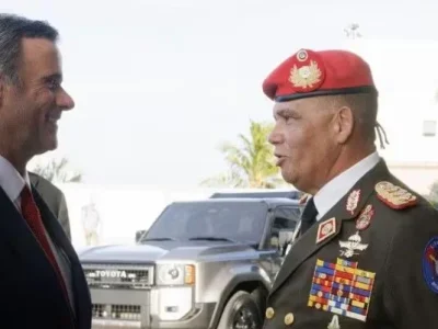 En que se traduce supervisión militar de EEUU sobre Venezuela: González López viene a dirigir los cambios, señalan analistas 