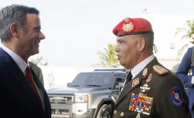 En que se traduce supervisión militar de EEUU sobre Venezuela: González López viene a dirigir los cambios, señalan analistas 