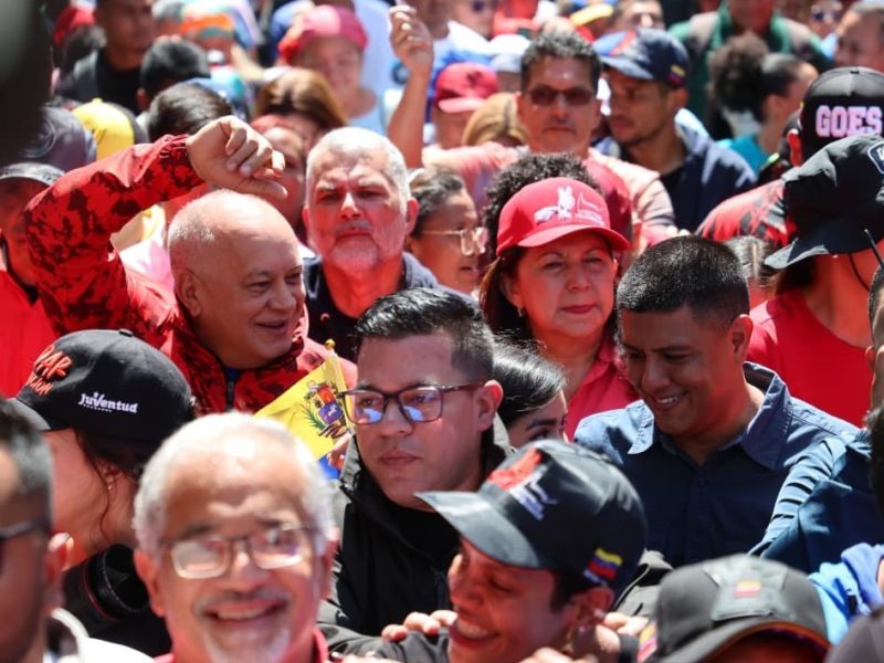 Cabello encabeza marcha del Psuv hasta Plaza Caracas e interfiere con ruta de protesta por salarios 
