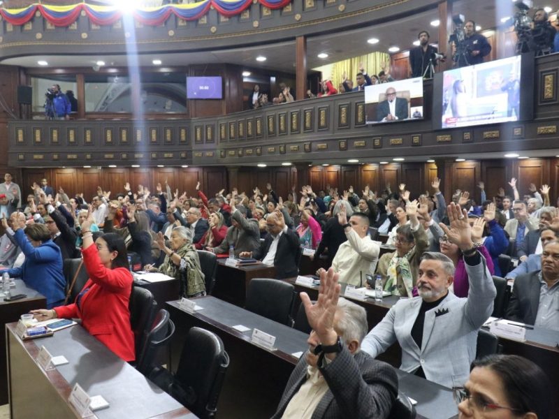 Parlamento extiende funciones de comisión de seguimiento a Ley de Amnistía por 30 días más