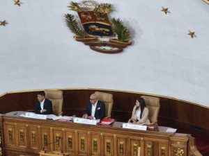 Chavismo mantiene control institucional con Larry Devoe y cede Defensoría del Pueblo por su escaso poder: la lectura de analistas 