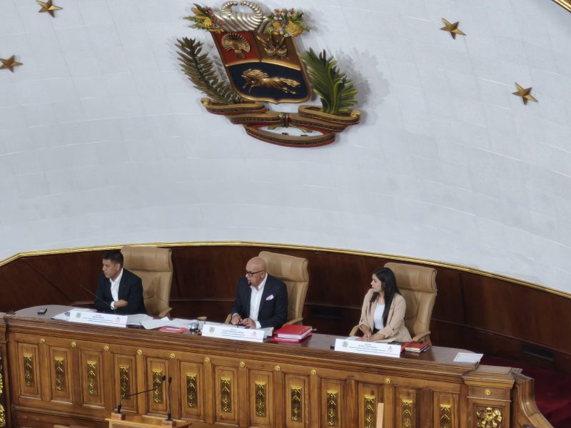 Chavismo mantiene control institucional con Larry Devoe y cede Defensoría del Pueblo por su escaso poder: la lectura de analistas 