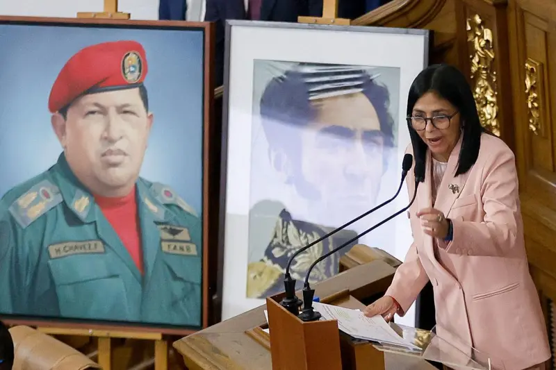 De la retórica anti-FMI de Chávez al regreso al ente con Delcy Rodríguez: lo que implica para Venezuela 