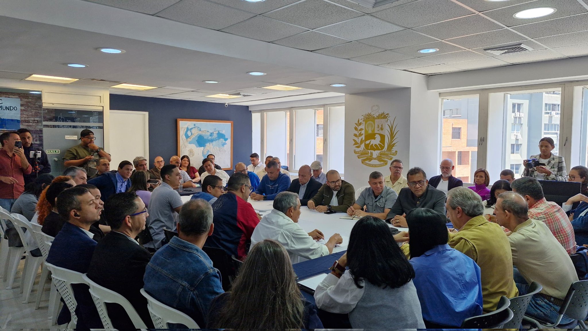 Plataforma Unitaria expone hoja de ruta para la transición a medio ...