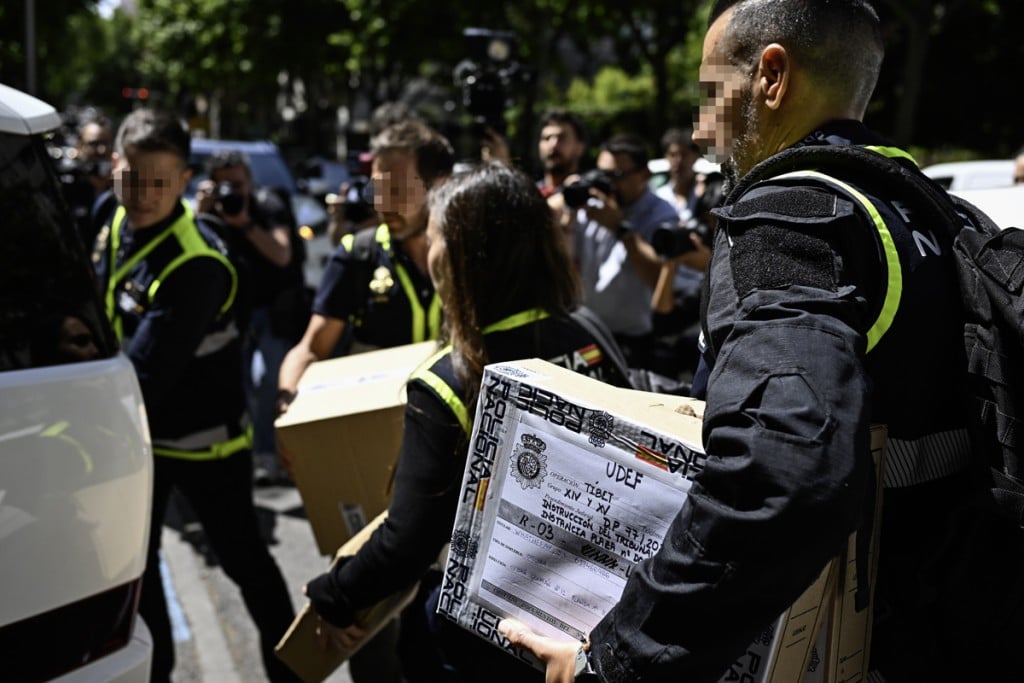 Juez bloquea 490.780 euros de las cuentas del expresidente español Rodríguez Zapatero