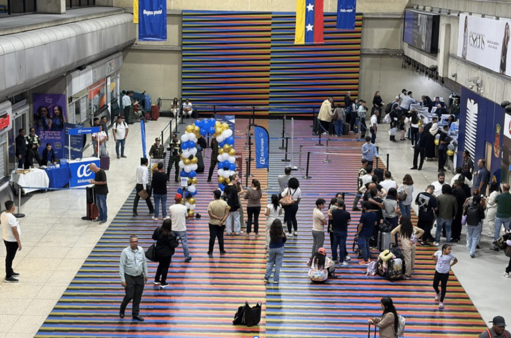 Políticos y activistas de Derechos Humanos exiliados regresan a Venezuela