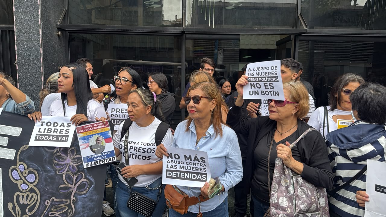 Exigen liberación de presas políticas en MinMujer y denuncian indiferencia de ministra Santaella
