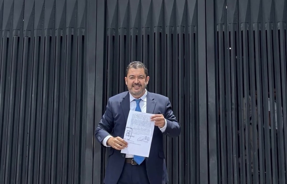 Cover image for Tribunal concede amnistía al dirigente político Roberto Marrero