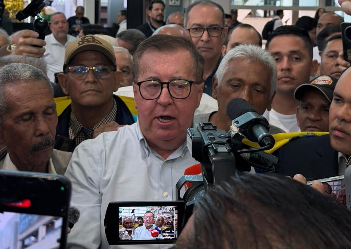 César Pérez Vivas regresa a Venezuela tras 20 meses en el exilio