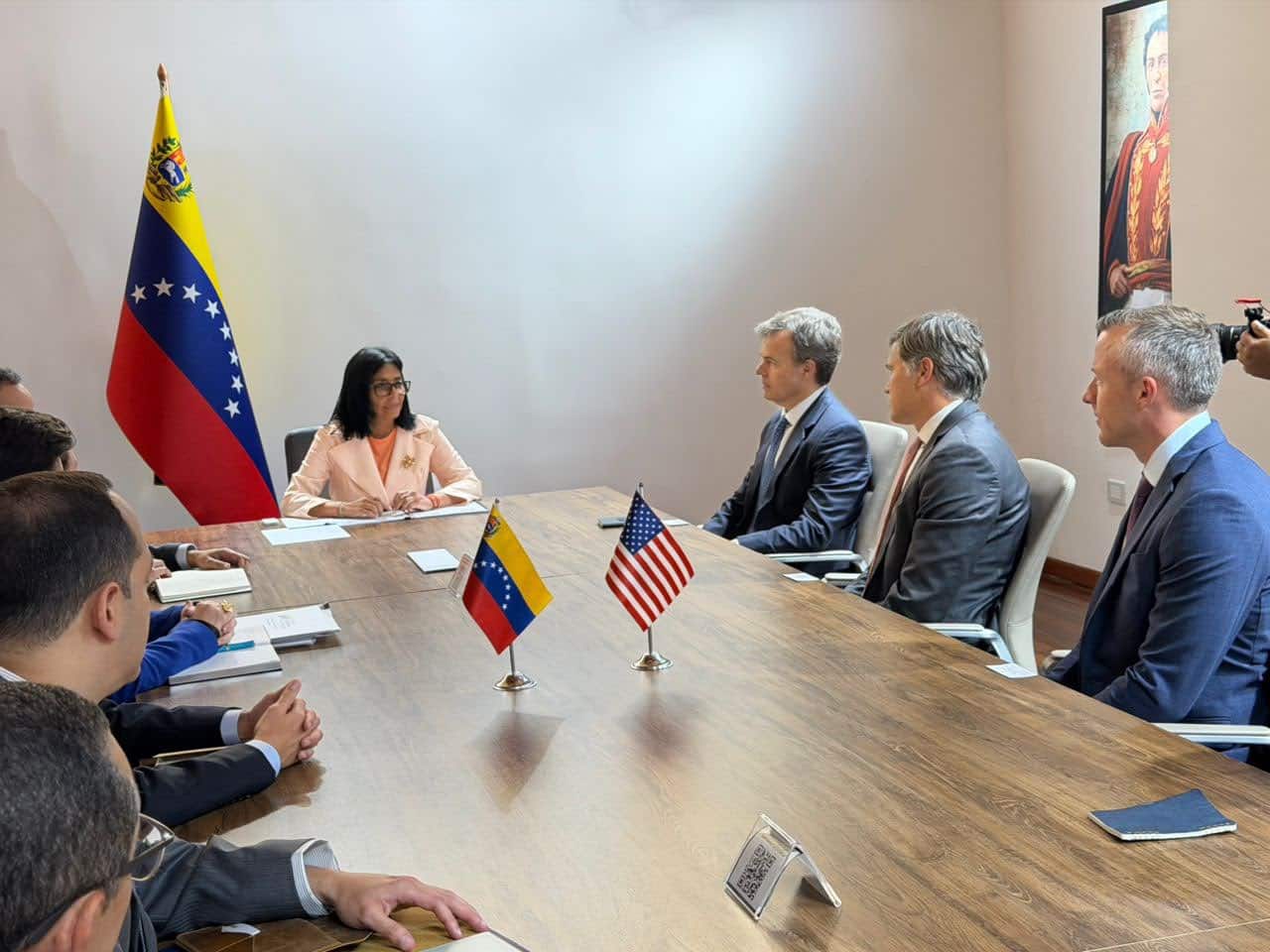 Funcionarios de la Casa Blanca se reúnen con el interinato para impulsar "recuperación económica"