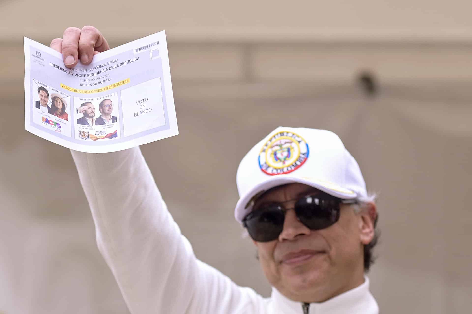Petro denuncia "muchas irregularidades" en elecciones que gana De la Espriella