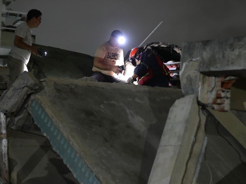Inician rescate de victimas por terremoto