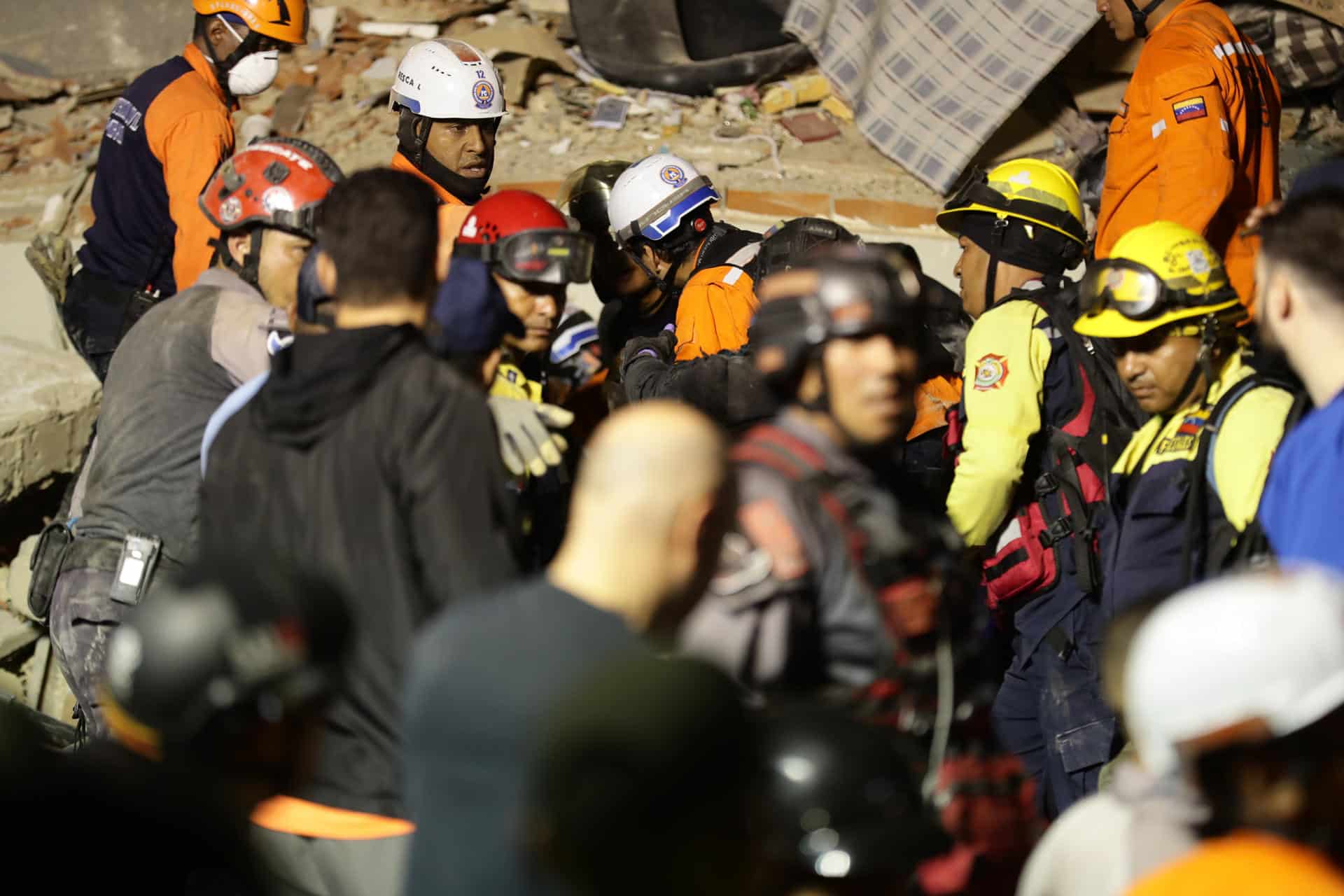 Primer balance: 32 fallecidos y más de 700 heridos en Venezuela tras terremotos