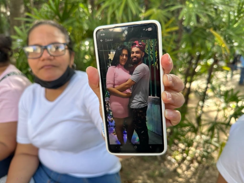 Isaac junto a su esposa Yildert, quienes fallecieron durante el derrumbe de su edificio en Caribe