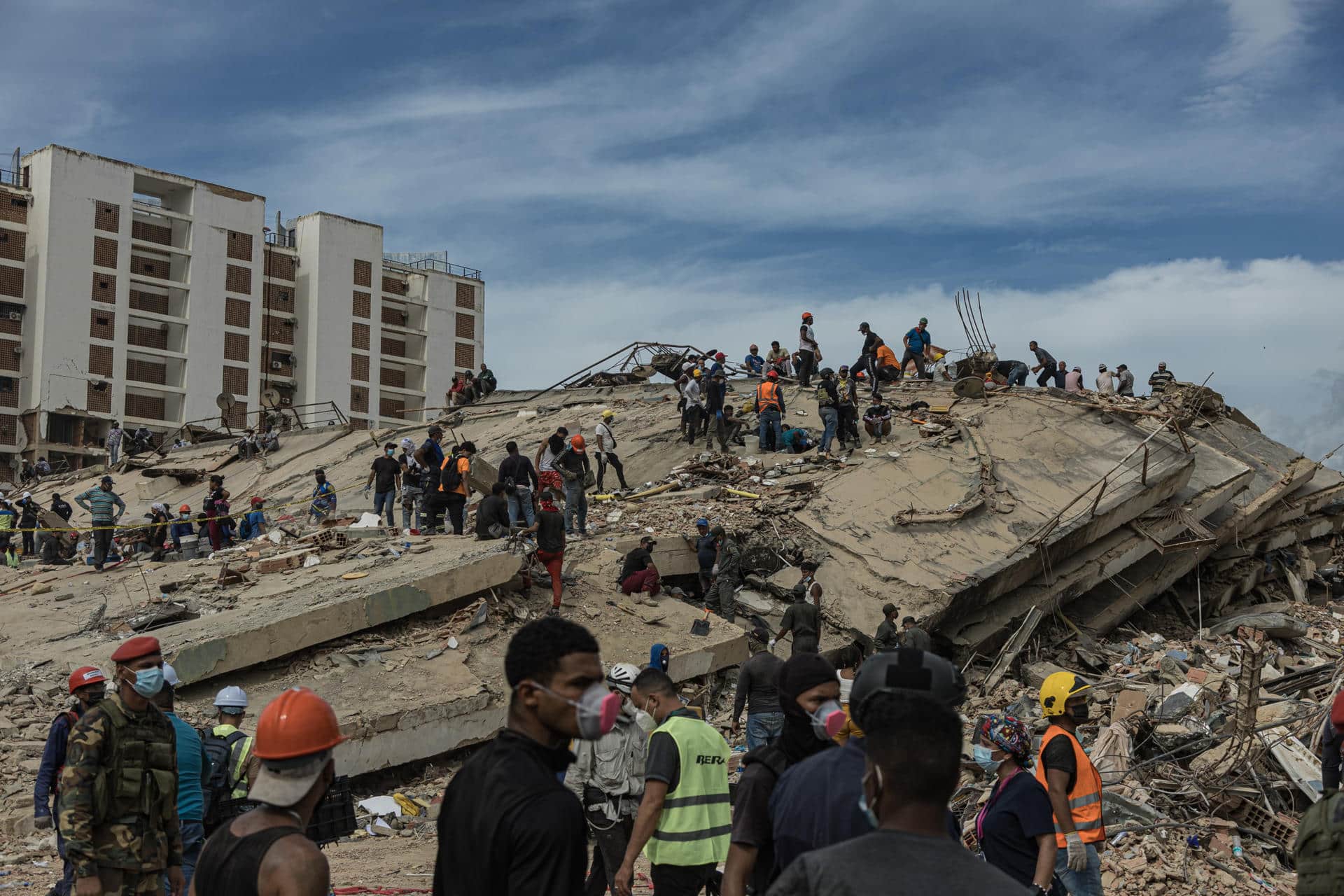 Interinato informó de 33 personas rescatadas con vida tras doble terremoto