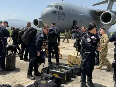 EEUU dice que plan de tres fases sigue “intacto” pero prioriza búsqueda de sobrevivientes del doble terremoto