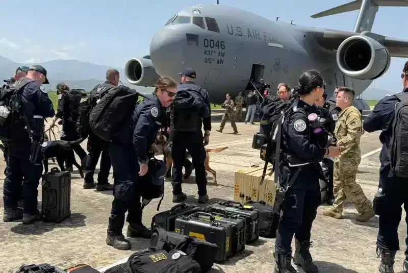 EEUU dice que plan de tres fases sigue “intacto” pero prioriza búsqueda de sobrevivientes del doble terremoto