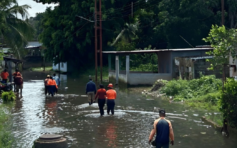 El río Orinoco sobrepaso su cota de 52 metros sobre el nivel del mar y 30 familias resultaron afectadas