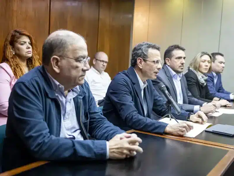 Capriles defiende peso de Machado en negociaciones y UNT pide relanzar la unidad: ¿Cuál es el cálculo, según analistas?  