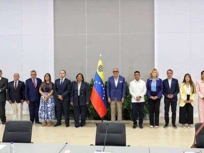 Jorge Rodriguez y Dinorah Figuera instalan mesa de diálogo en La Carlota