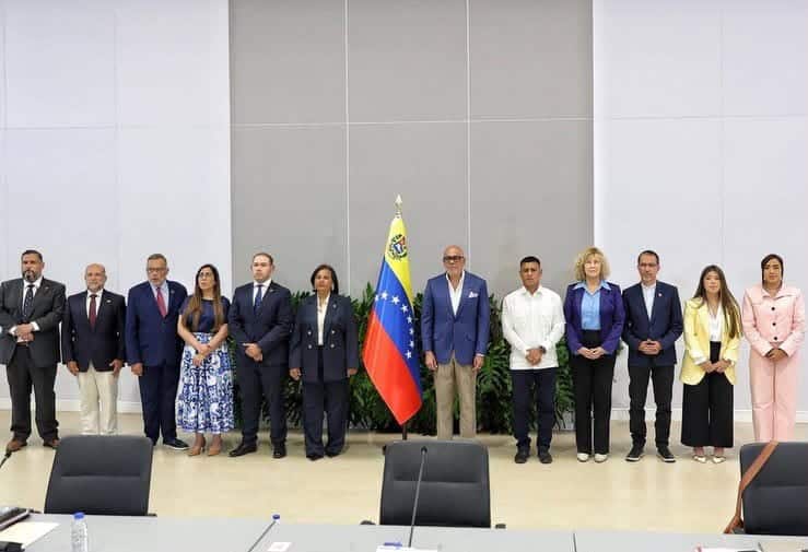Jorge Rodriguez y Dinorah Figuera instalan mesa de diálogo en La Carlota
