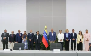 Mesa de diálogo cierra agosto con el TSJ en la mira: analistas perciben “logro moderado”