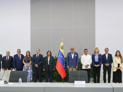 Mesa de diálogo cierra agosto con el TSJ en la mira: analistas perciben “logro moderado”