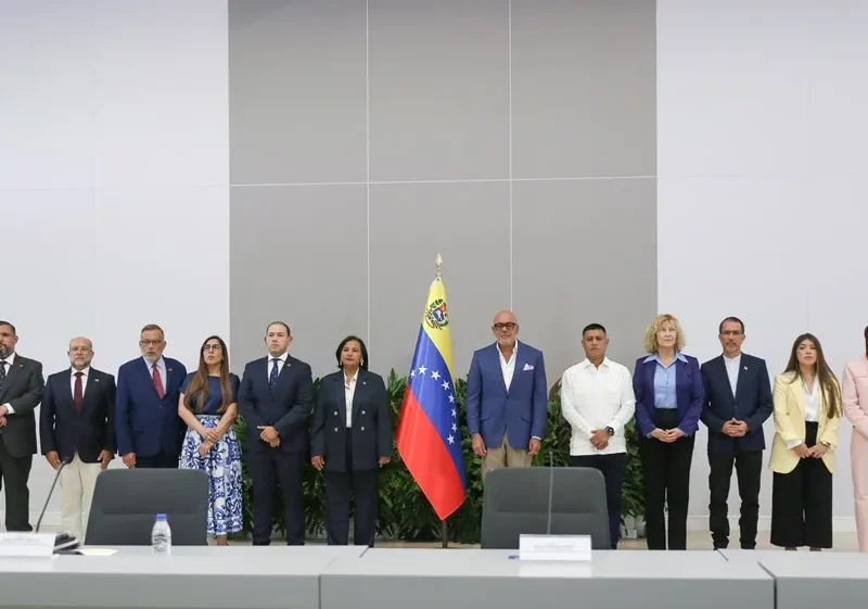 Mesa de diálogo cierra agosto con el TSJ en la mira: analistas perciben “logro moderado”