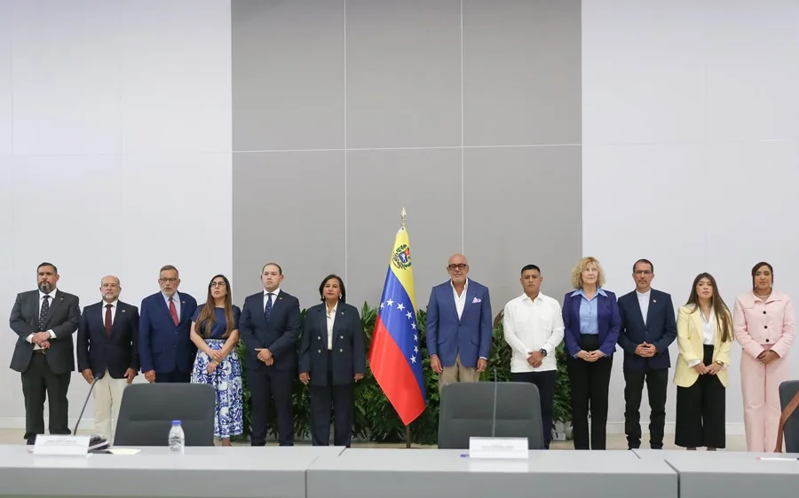 Mesa de diálogo cierra agosto con el TSJ en la mira: analistas perciben “logro moderado”