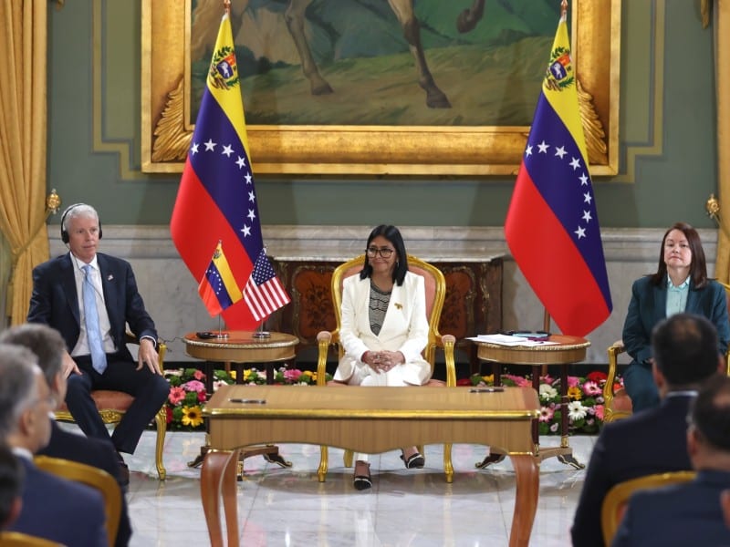 Venezuela suscribe acuerdos petroleros y para el rescate del sistema eléctrico, bajo mirada de EEUU