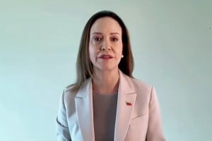 Machado y sus críticas hacia las negociaciones: Eleva presión porque el ritmo es lento y sigue desplazada